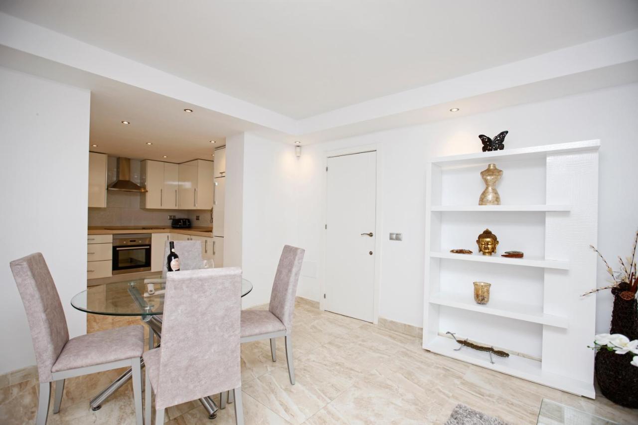 R02 Luxury Apartment In Villa With Pool And Garden มาร์เบยา ภายนอก รูปภาพ