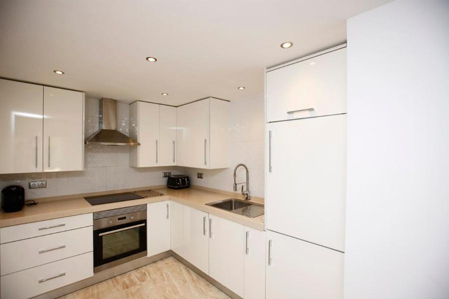 R02 Luxury Apartment In Villa With Pool And Garden มาร์เบยา ภายนอก รูปภาพ