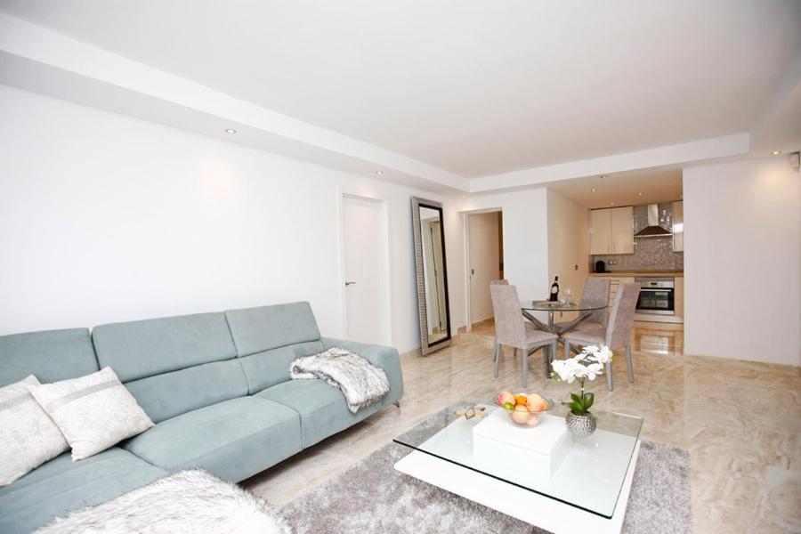 R02 Luxury Apartment In Villa With Pool And Garden มาร์เบยา ภายนอก รูปภาพ