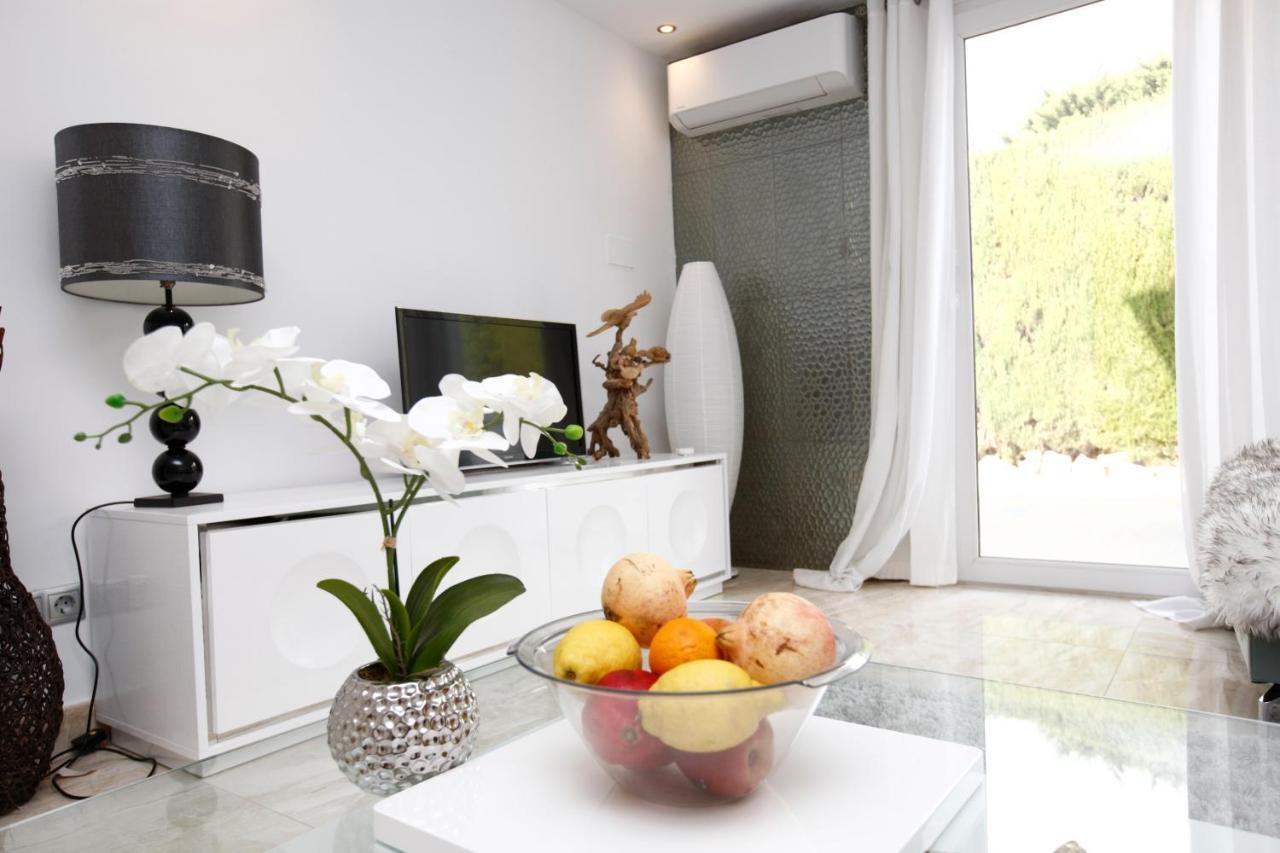 R02 Luxury Apartment In Villa With Pool And Garden มาร์เบยา ภายนอก รูปภาพ