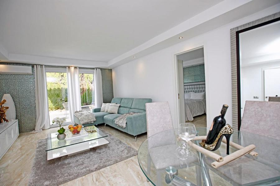 R02 Luxury Apartment In Villa With Pool And Garden มาร์เบยา ภายนอก รูปภาพ